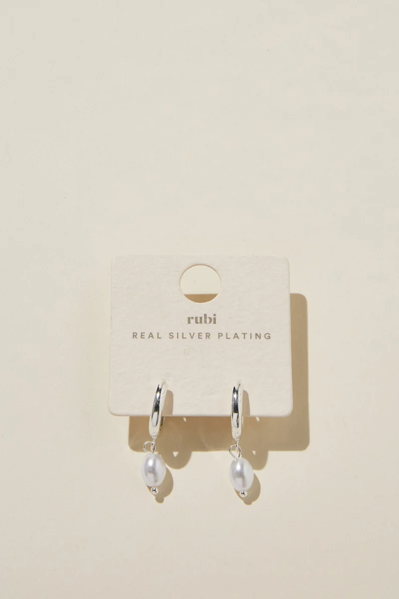 روبي Huggie Hoop Earring